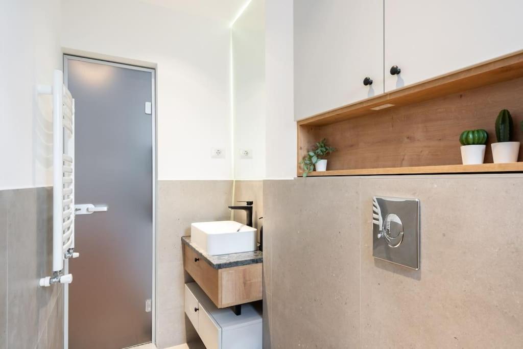 Stunning Views 2Br Midtown Flat - Charming Balcony Apartamento Bucareste Exterior foto