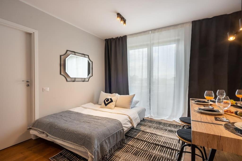 Stunning Views 2Br Midtown Flat - Charming Balcony Apartamento Bucareste Exterior foto
