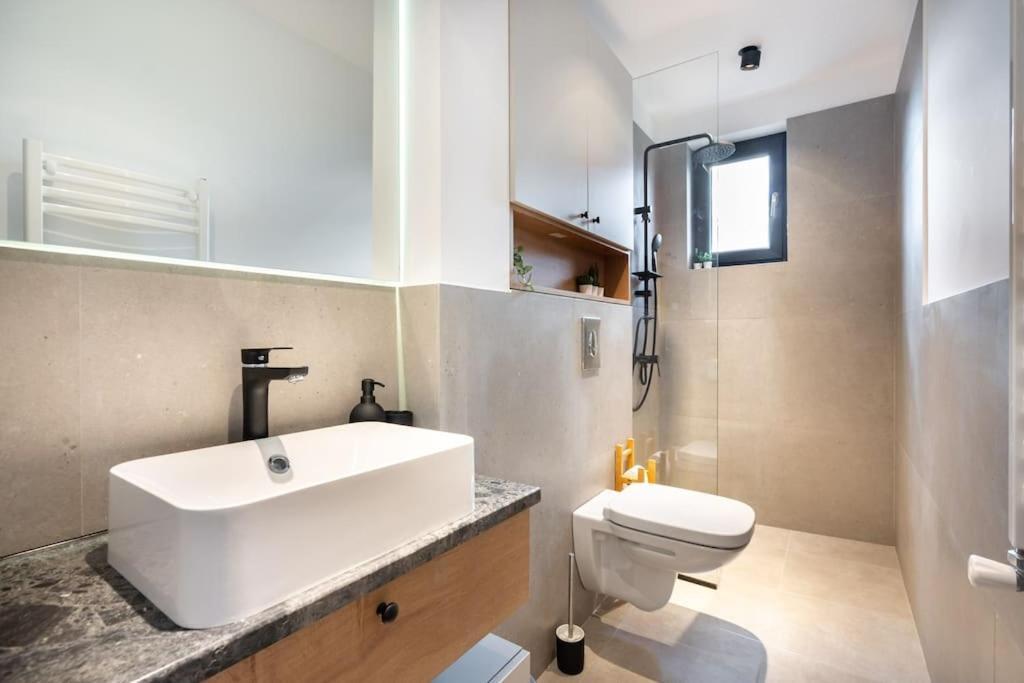 Stunning Views 2Br Midtown Flat - Charming Balcony Apartamento Bucareste Exterior foto