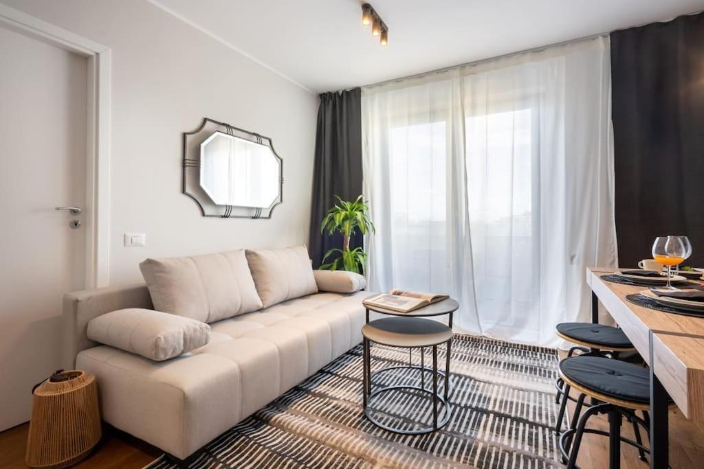 Stunning Views 2Br Midtown Flat - Charming Balcony Apartamento Bucareste Exterior foto