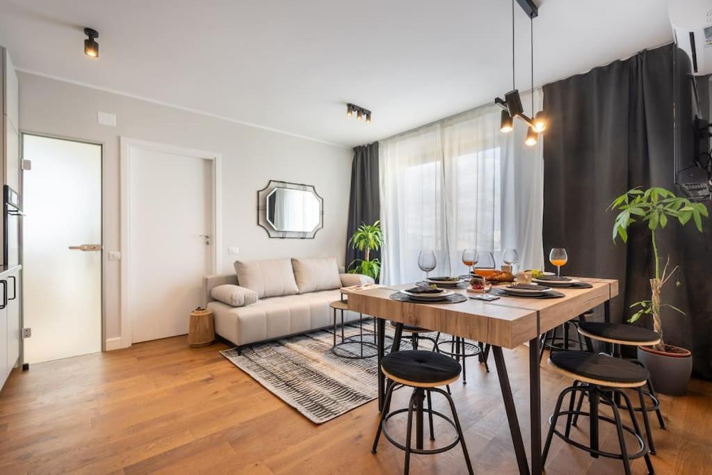 Stunning Views 2Br Midtown Flat - Charming Balcony Apartamento Bucareste Exterior foto