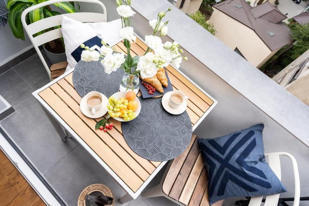 Stunning Views 2Br Midtown Flat - Charming Balcony Apartamento Bucareste Exterior foto