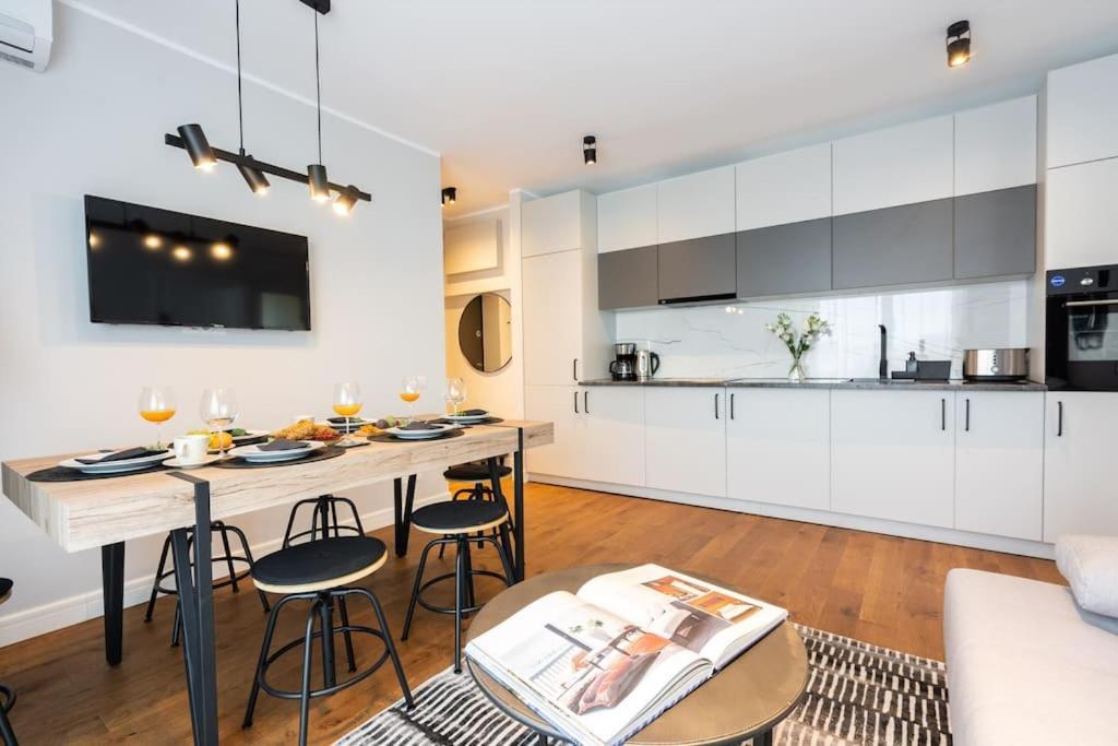 Stunning Views 2Br Midtown Flat - Charming Balcony Apartamento Bucareste Exterior foto